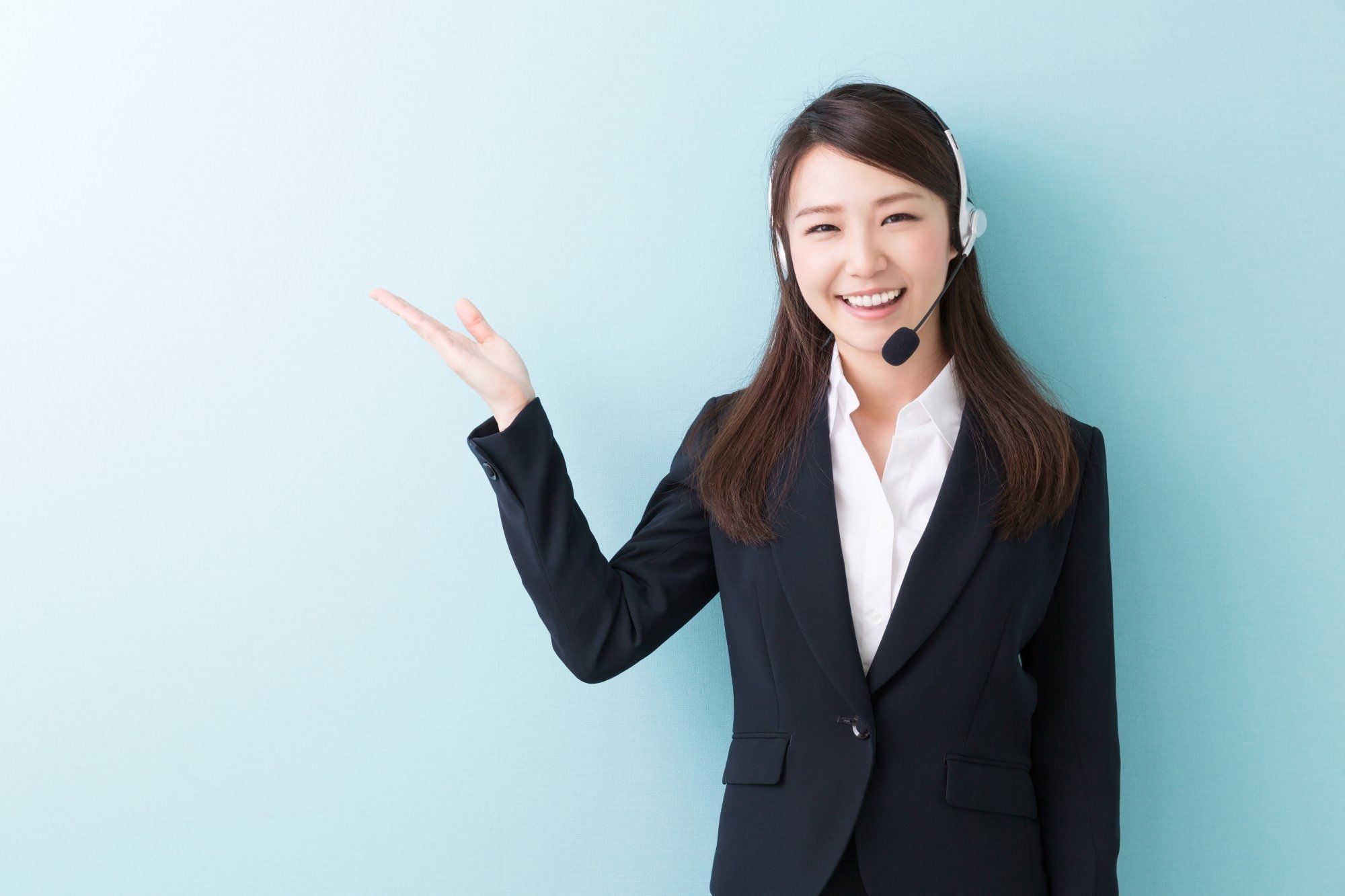 contact-japan-dqs-a japanese woman with headset smiles at the camera