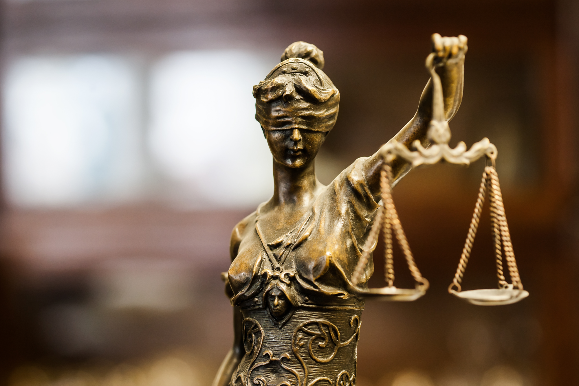 webinar-liability risk-dqs-bronze statue of justice