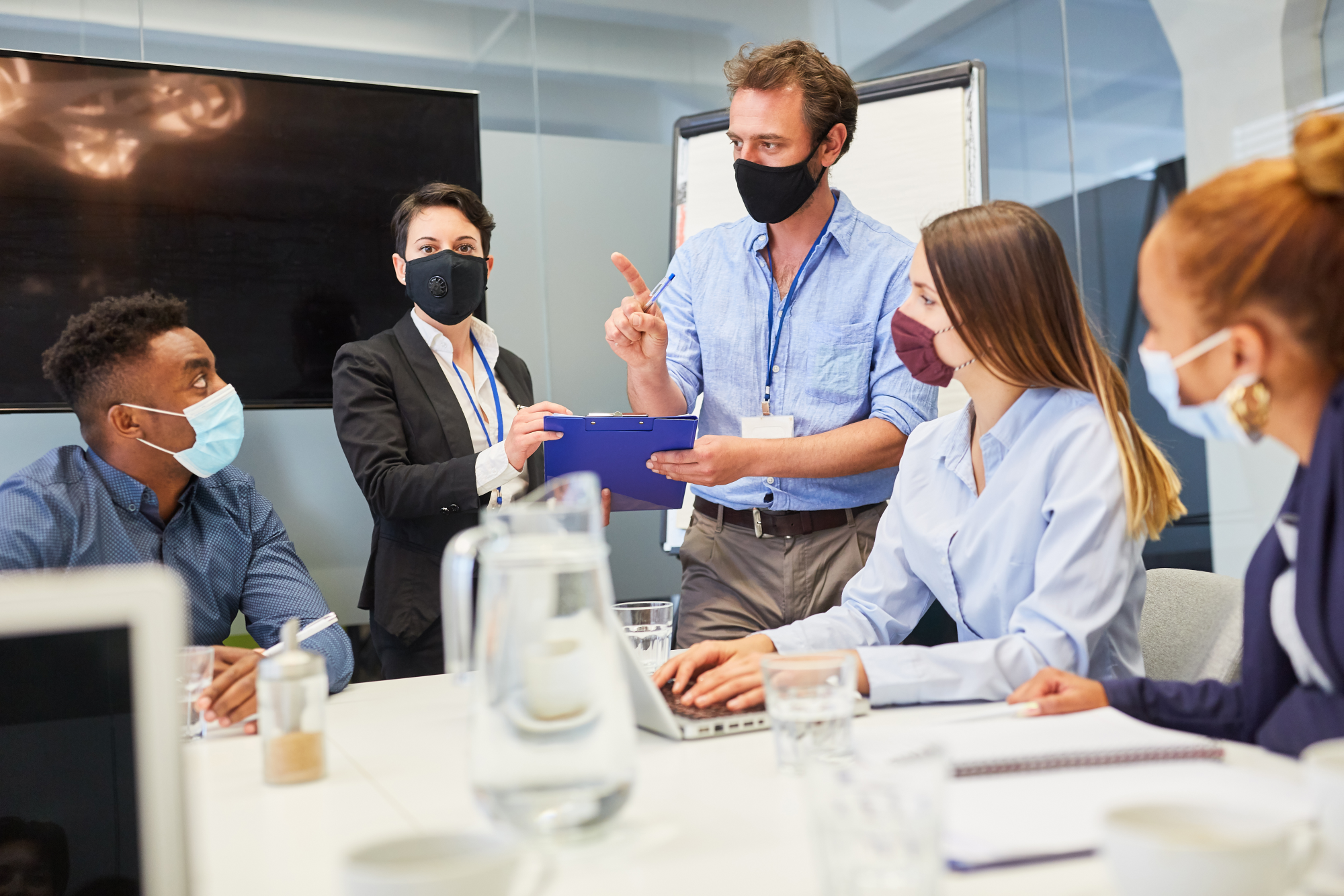 bmas occupational health and safety standard-dqs-business meeting in office with masks