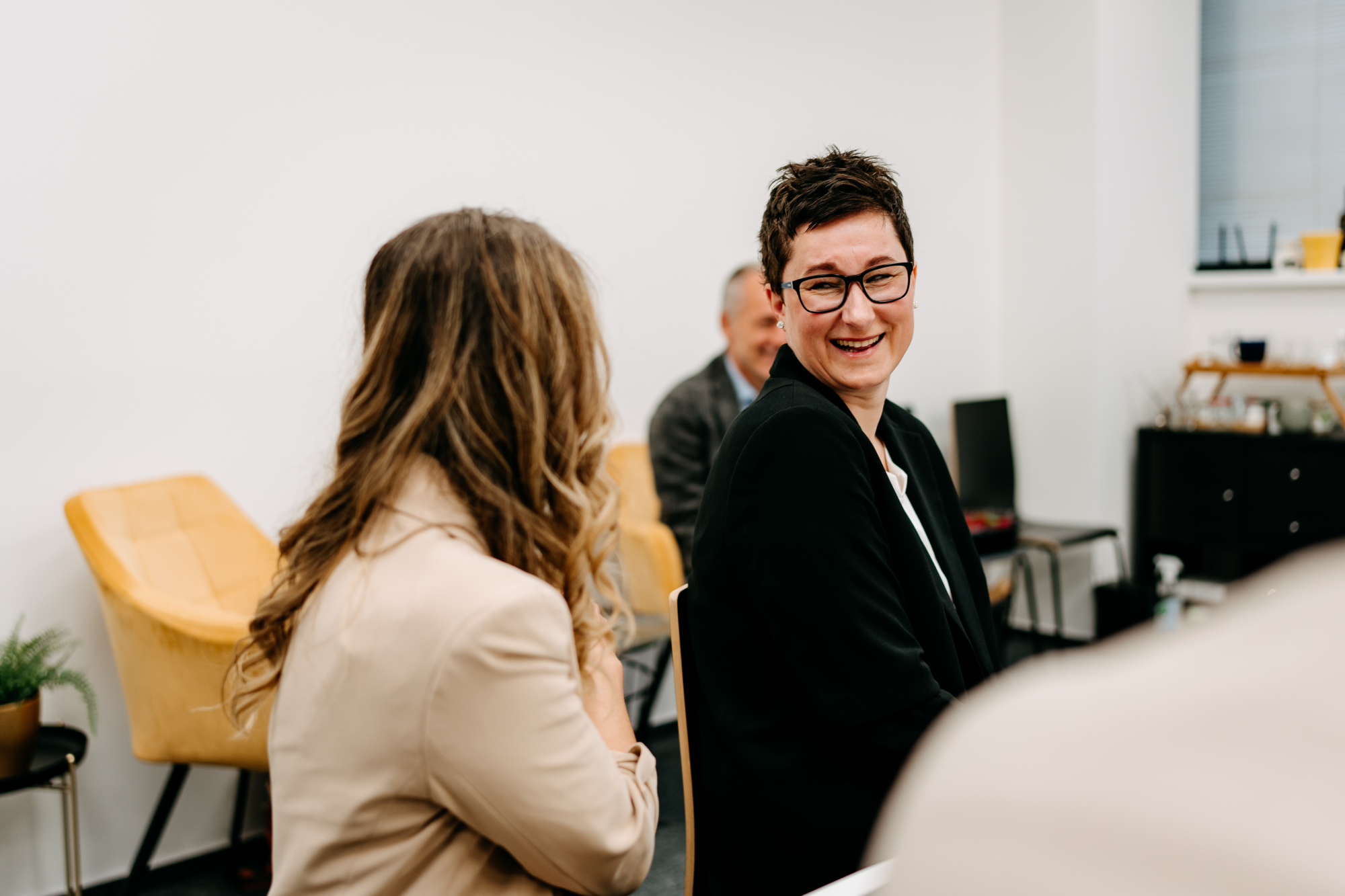 A regular day at the DQS Slovakia office – colleagues connecting and sharing ideas together.