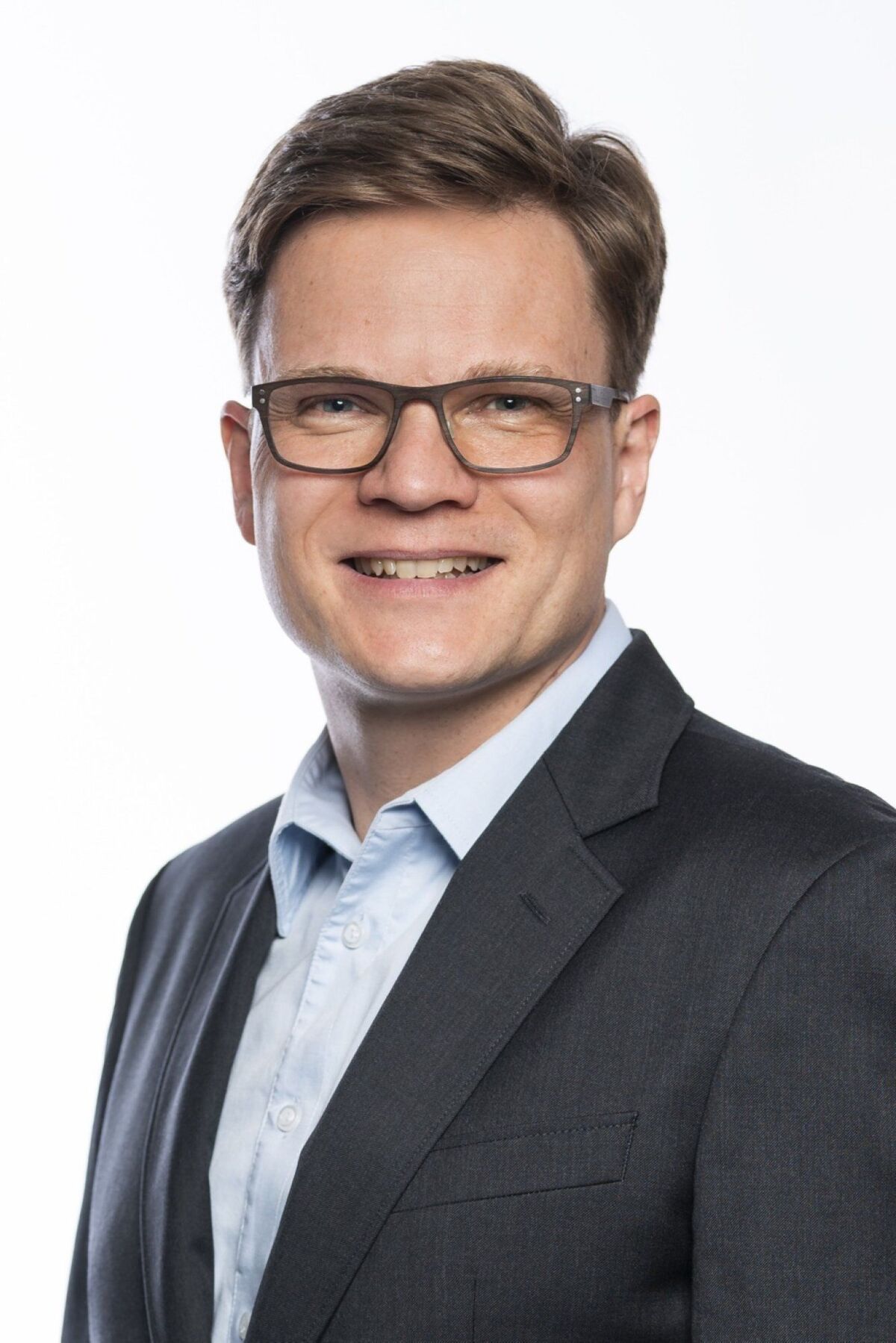 Managing Director of Sollence GmbH. DQS auditor since 2007, consultant, trainer, and author with cor