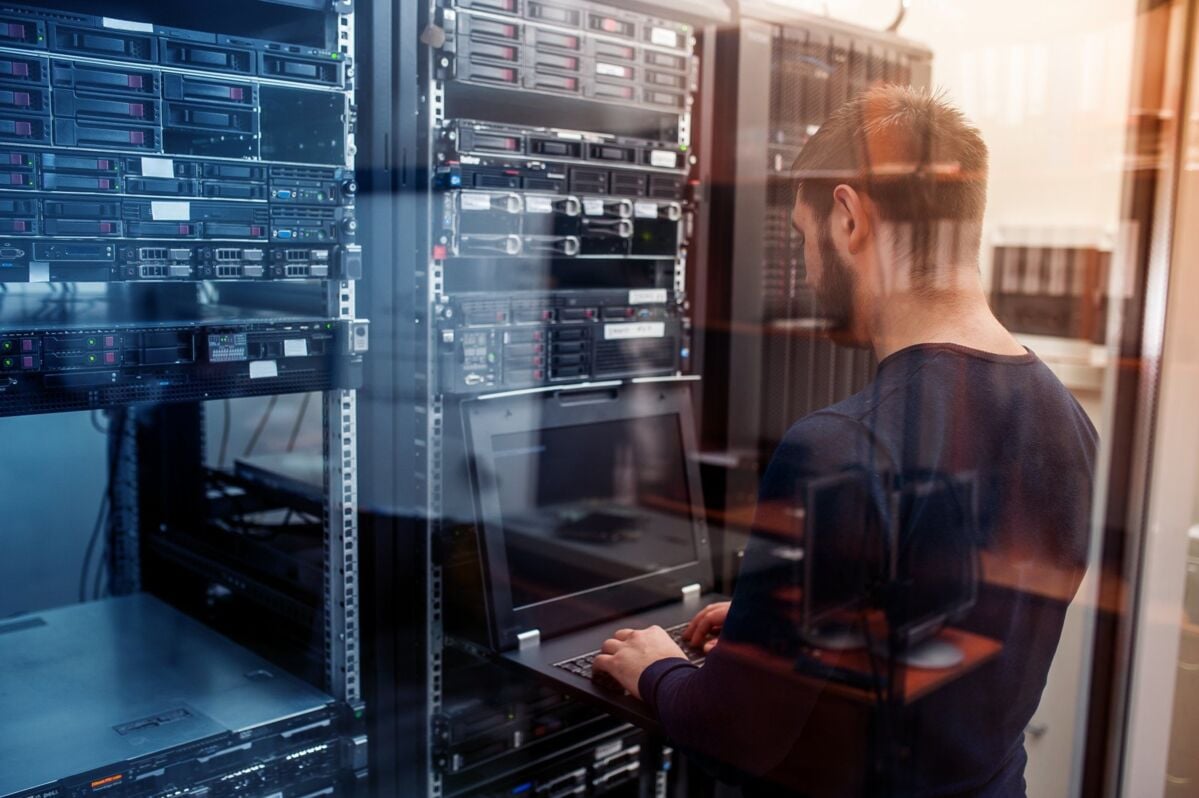 Information security in organizations-dqs-man with laptop in server room 
