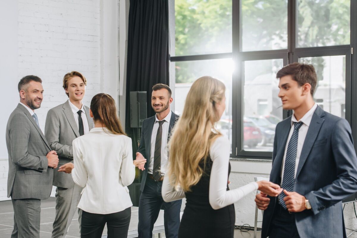 Young business people stand and talk in a DQS workshop