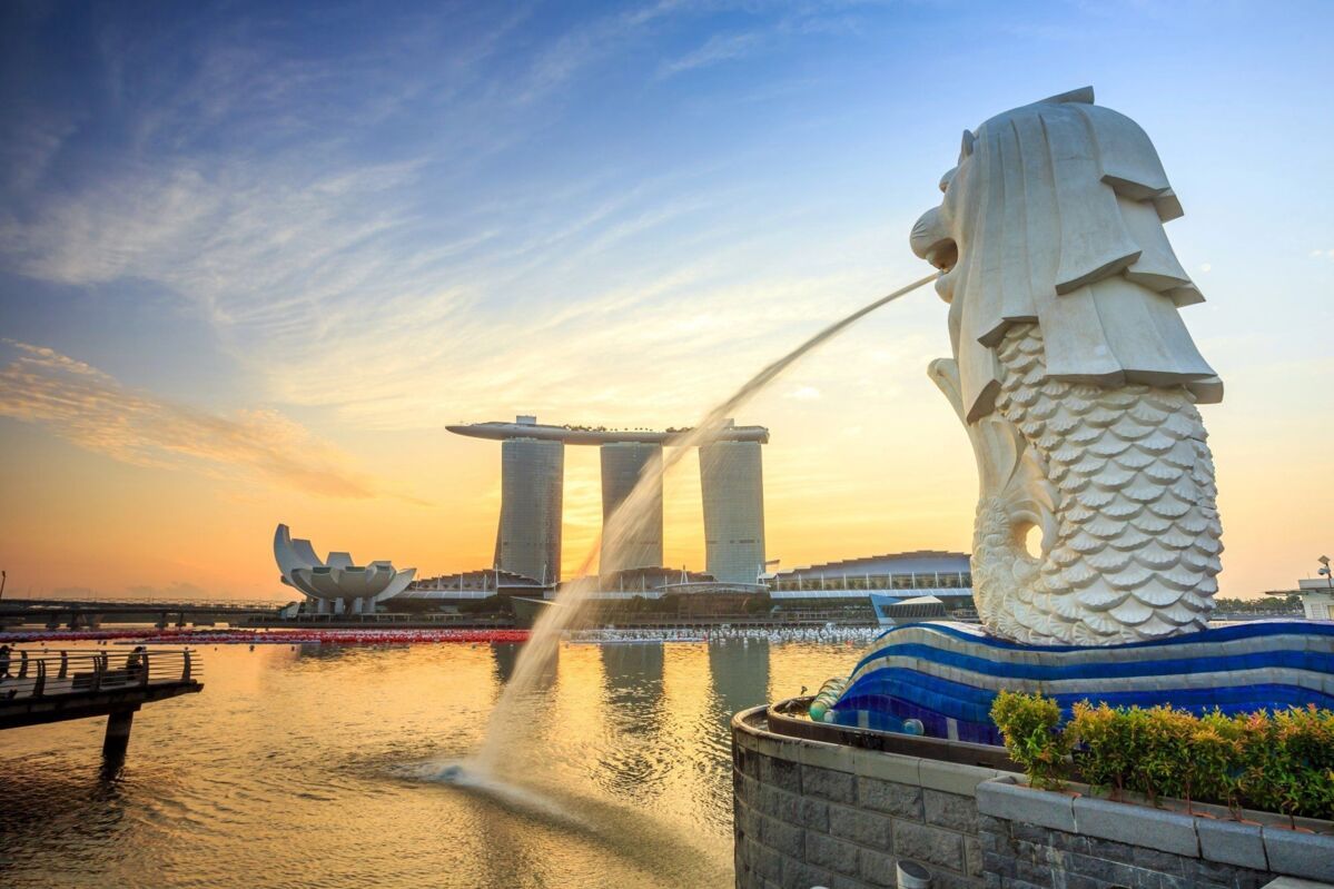 Merlion statue Singapore Marina Bay skyline landmark cityscape waterfront fountain tourism Asia mode