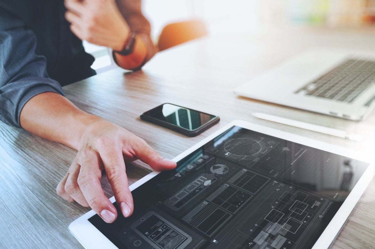 meaning-added-value-about-dqs-a hand working with a tablet