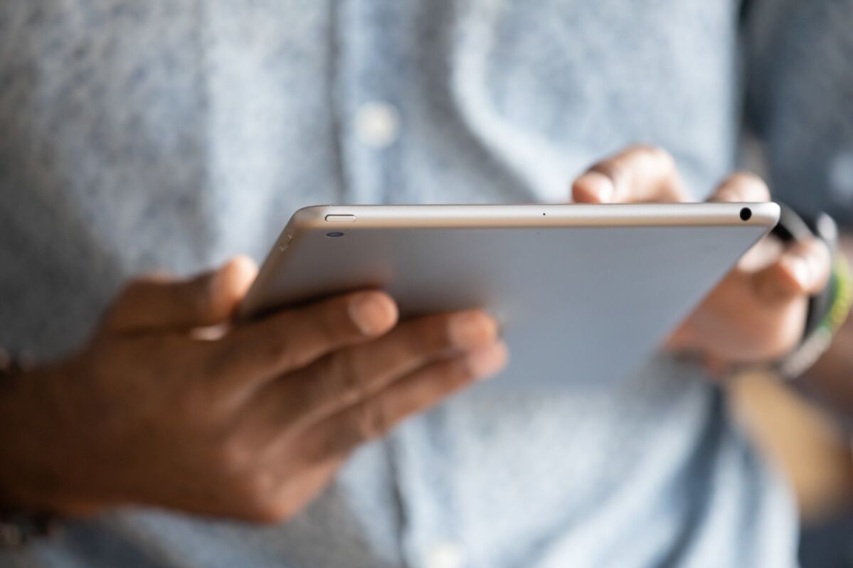 digital-experience-about-dqs-interaction with a tablet