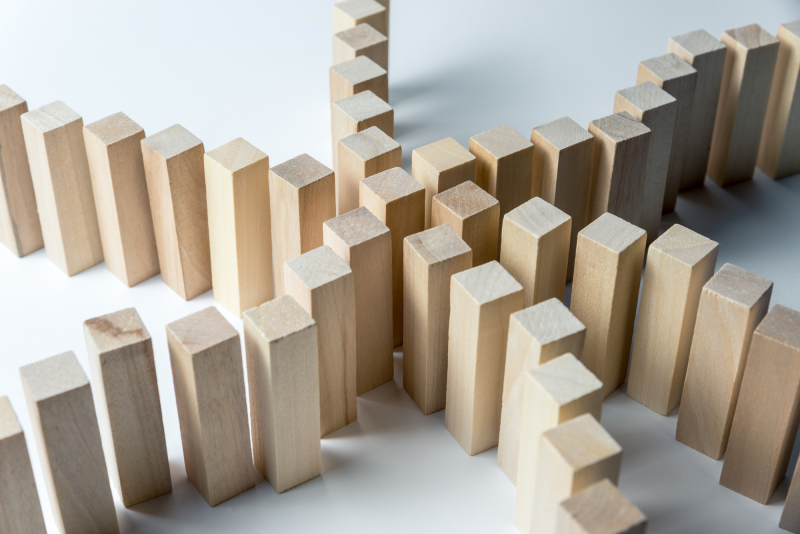 risk-management-header-blog-dqs-set up wooden blocks domino